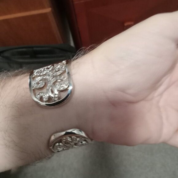 Unbranded Ladies Cuff Style Bracelet Watch - Picture 6 of 10